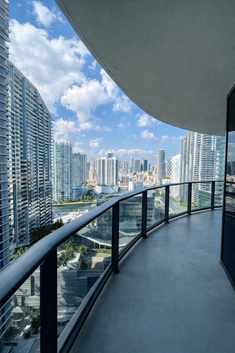 45 SW 9th St #3008, Miami FL 33130