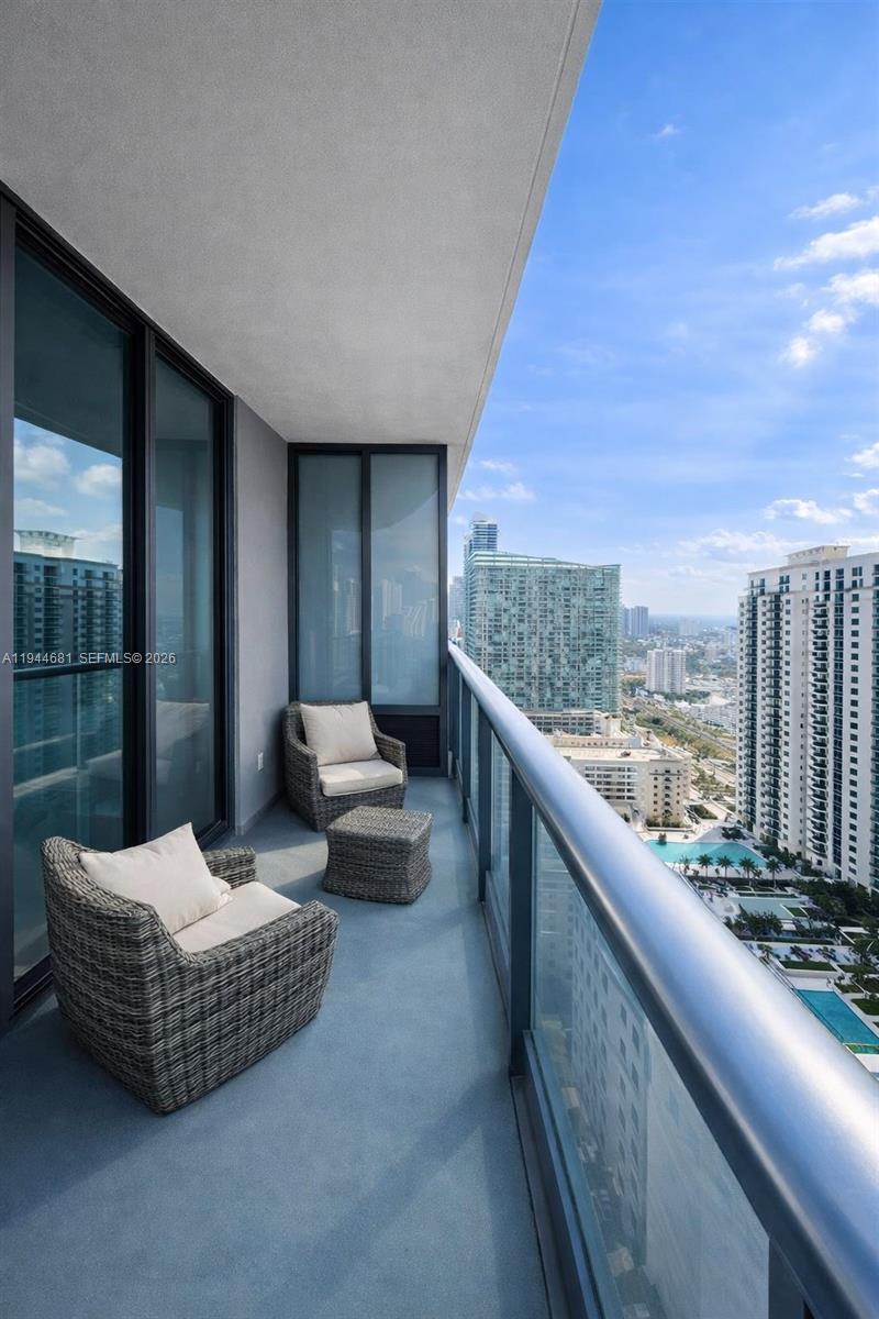 45 SW 9th St #3008, Miami FL 33130