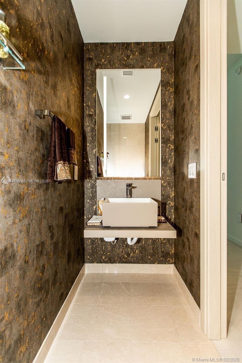 1000 BRICKELL PLAZA #PH6105, Miami FL 33131