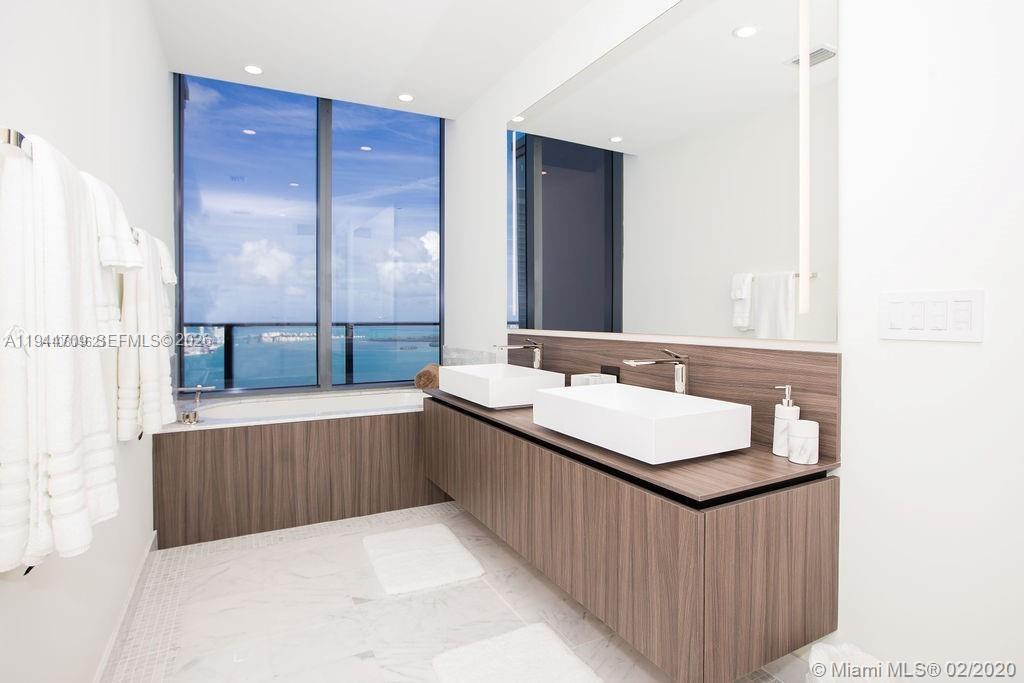 1000 BRICKELL PLAZA #PH6105, Miami FL 33131