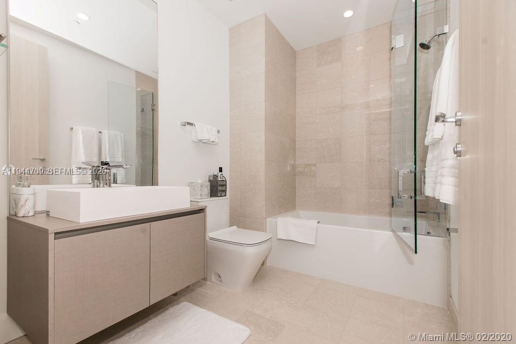 1000 BRICKELL PLAZA #PH6105, Miami FL 33131