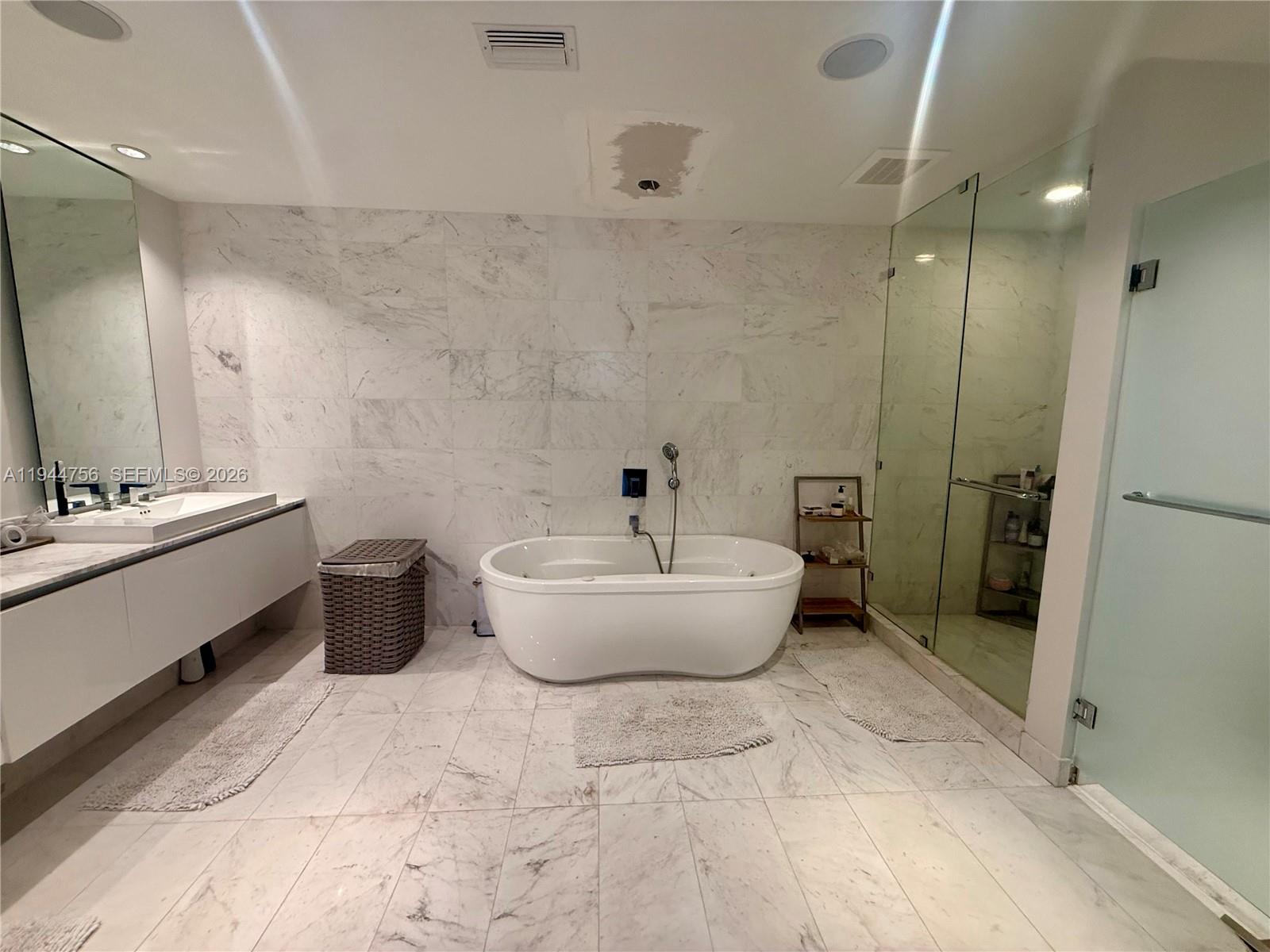 3300 NE 188th St #917, Aventura FL 33180