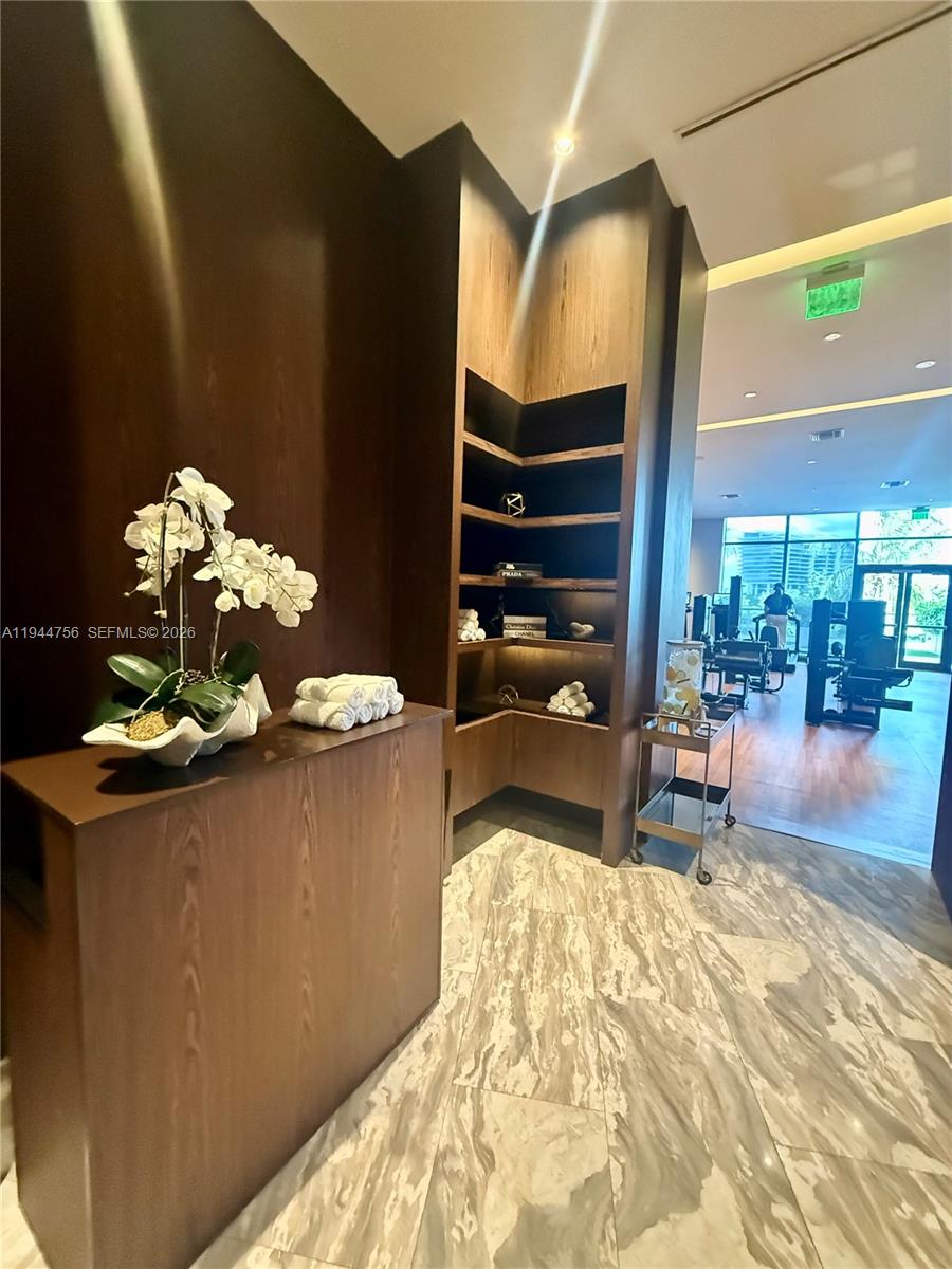 3300 NE 188th St #917, Aventura FL 33180