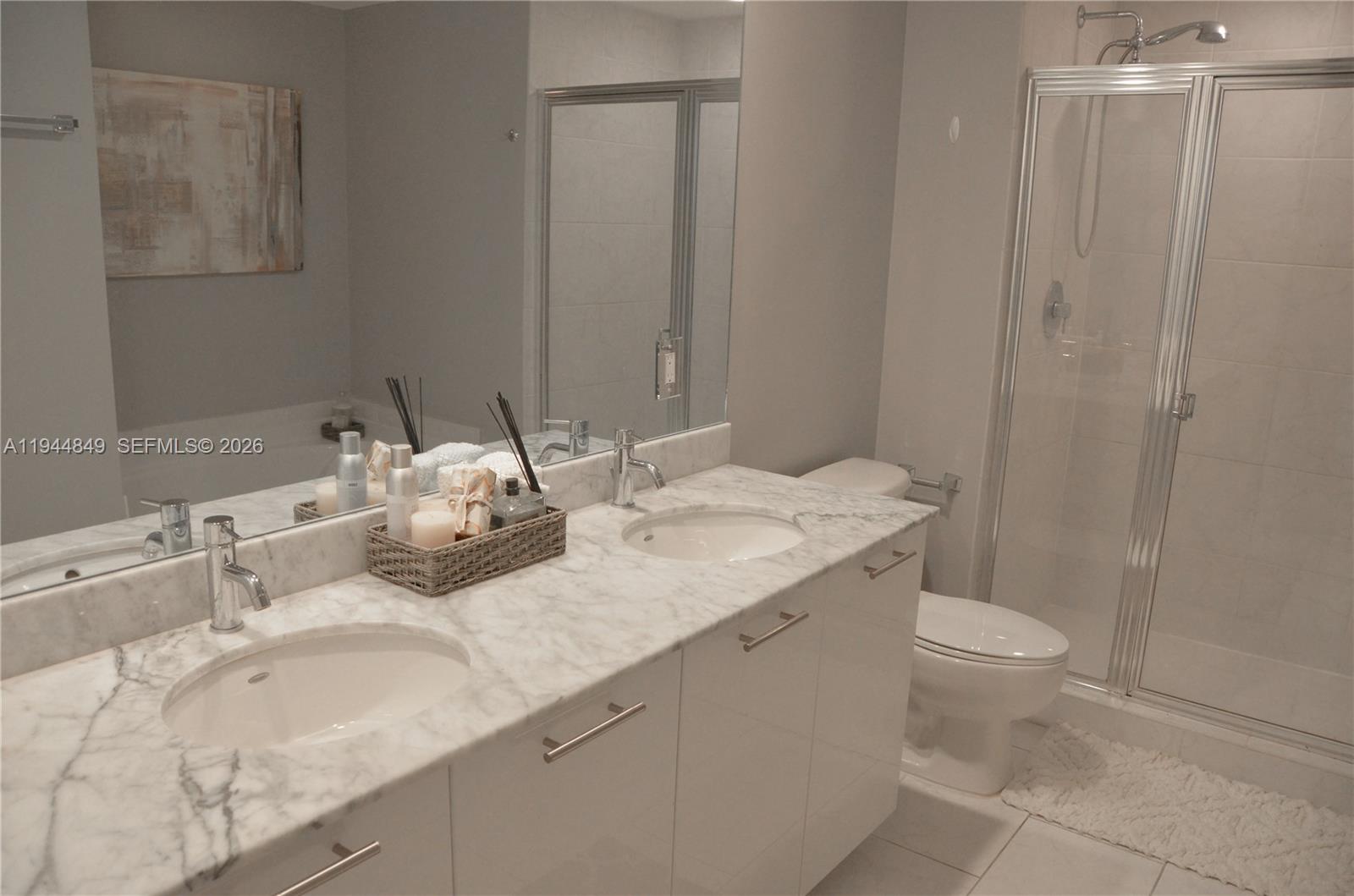 950 Brickell Bay Dr #3705, Miami FL 33131