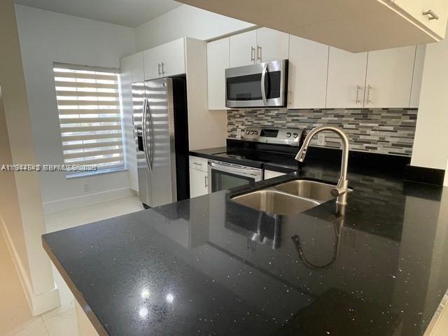 35 Simonton Cir, Weston FL 33326