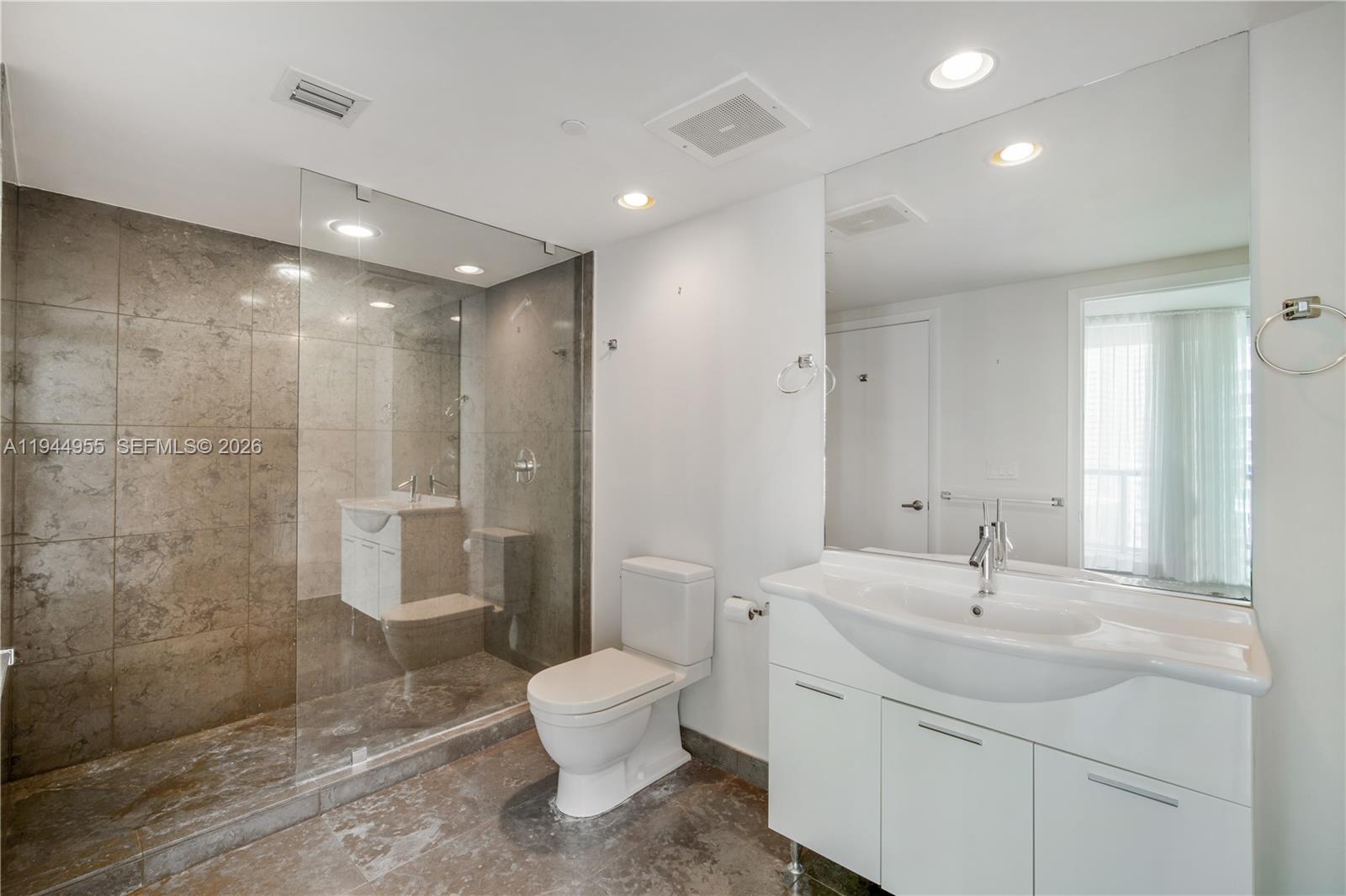 495 Brickell Ave #1804, Miami FL 33131