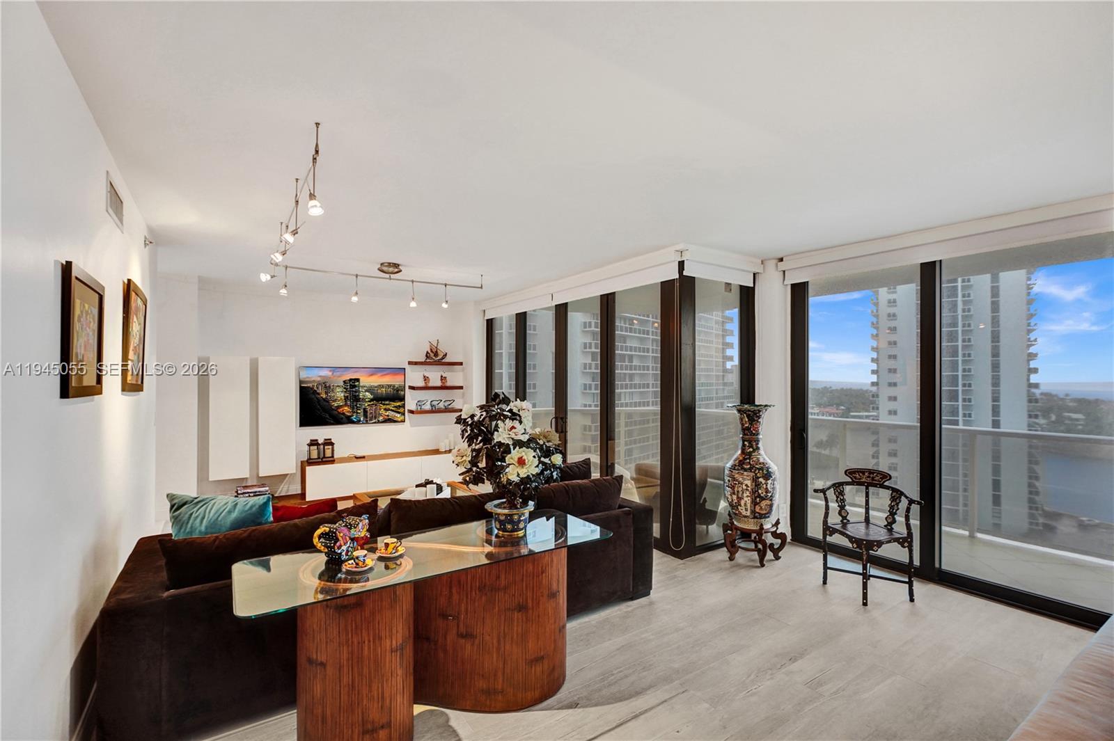 20281 E Country Club Dr #1002, Aventura FL 33180