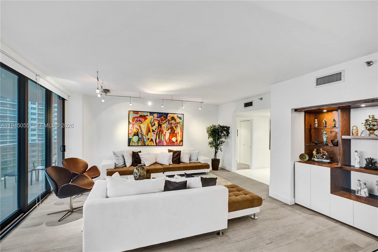 20281 E Country Club Dr #1002, Aventura FL 33180