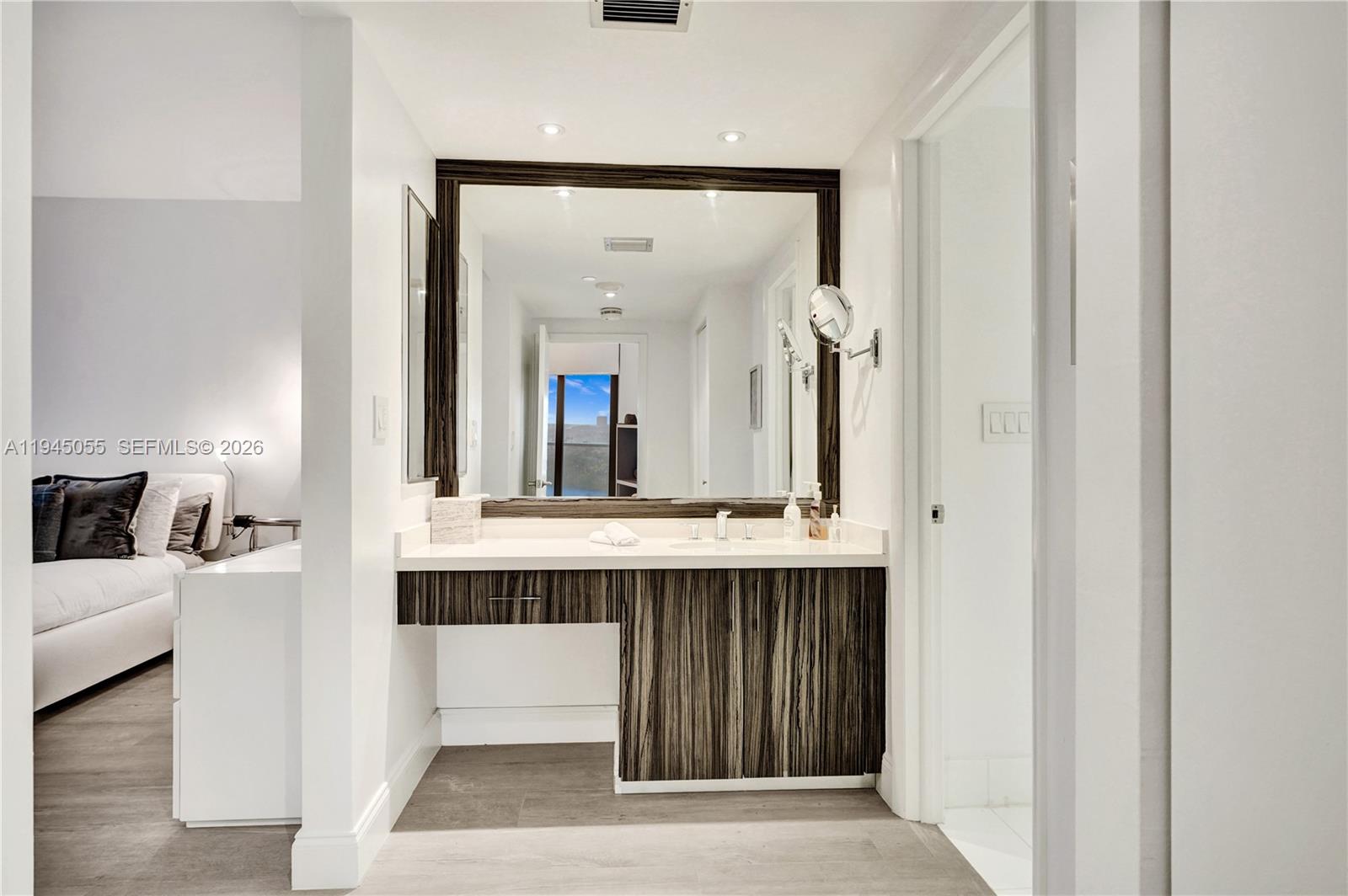 20281 E Country Club Dr #1002, Aventura FL 33180