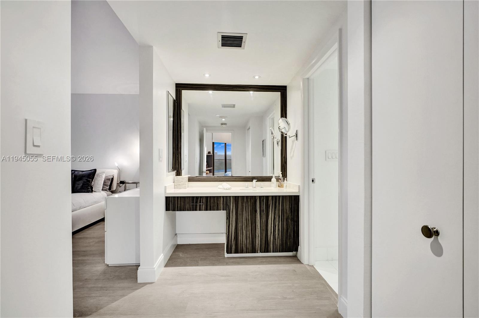 20281 E Country Club Dr #1002, Aventura FL 33180