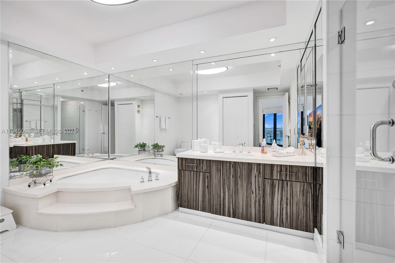 20281 E Country Club Dr #1002, Aventura FL 33180