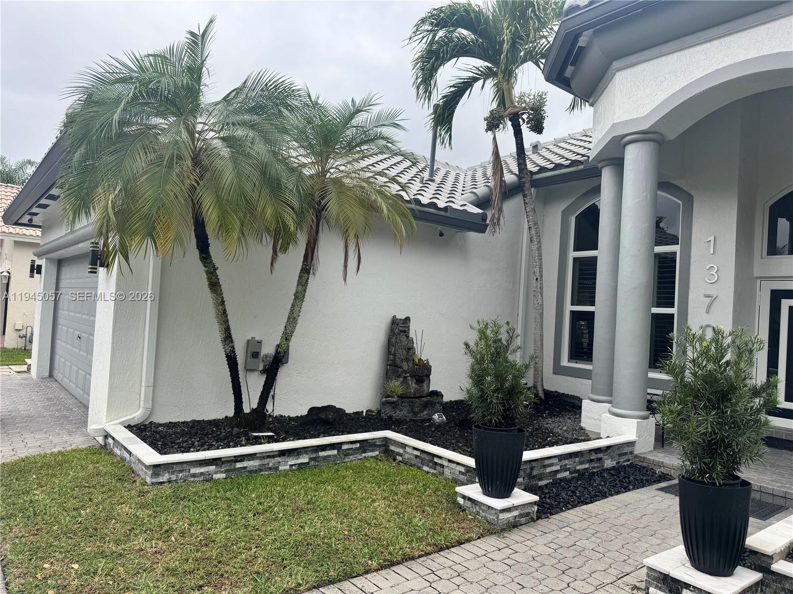 13707 NW 21st St, Pembroke Pines FL 33028