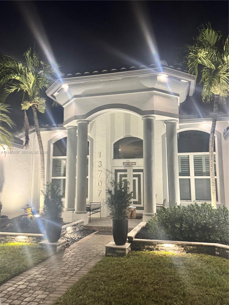 13707 NW 21st St, Pembroke Pines FL 33028