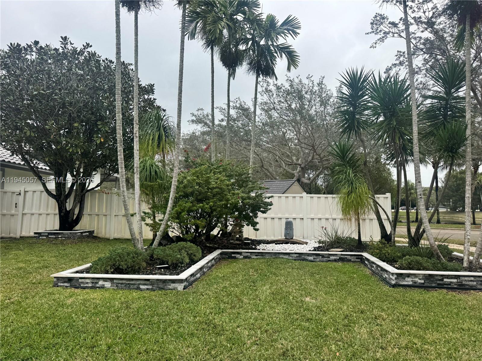 13707 NW 21st St, Pembroke Pines FL 33028