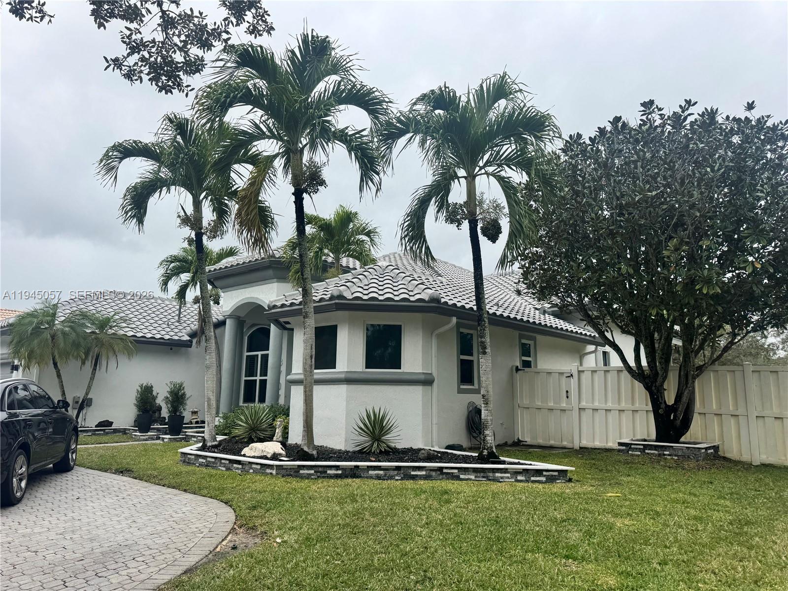 13707 NW 21st St, Pembroke Pines FL 33028