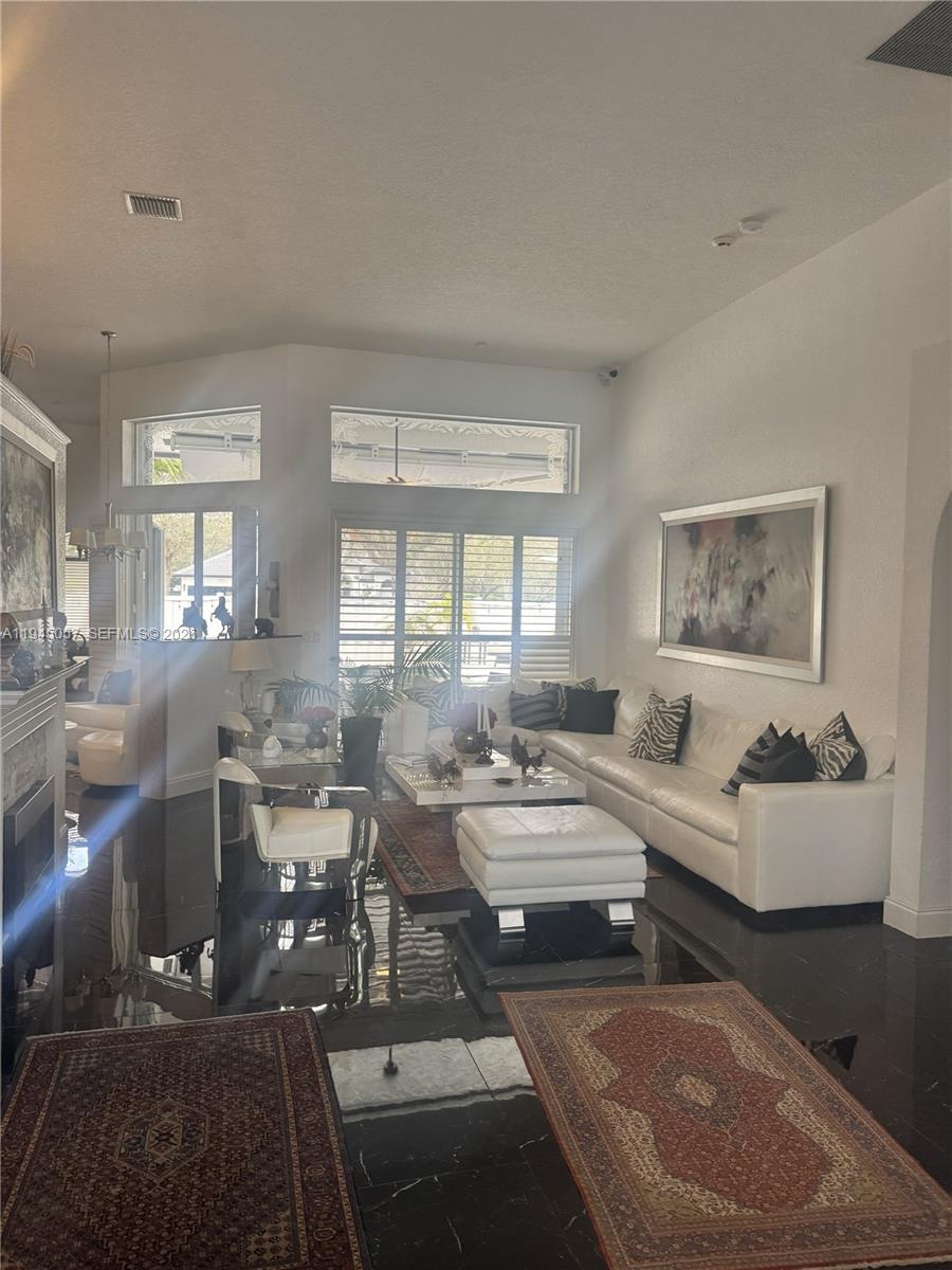 13707 NW 21st St, Pembroke Pines FL 33028