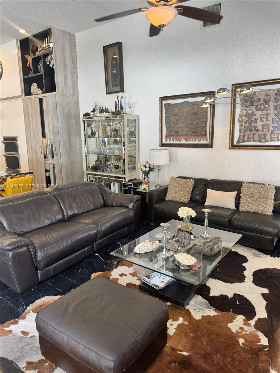 13707 NW 21st St, Pembroke Pines FL 33028