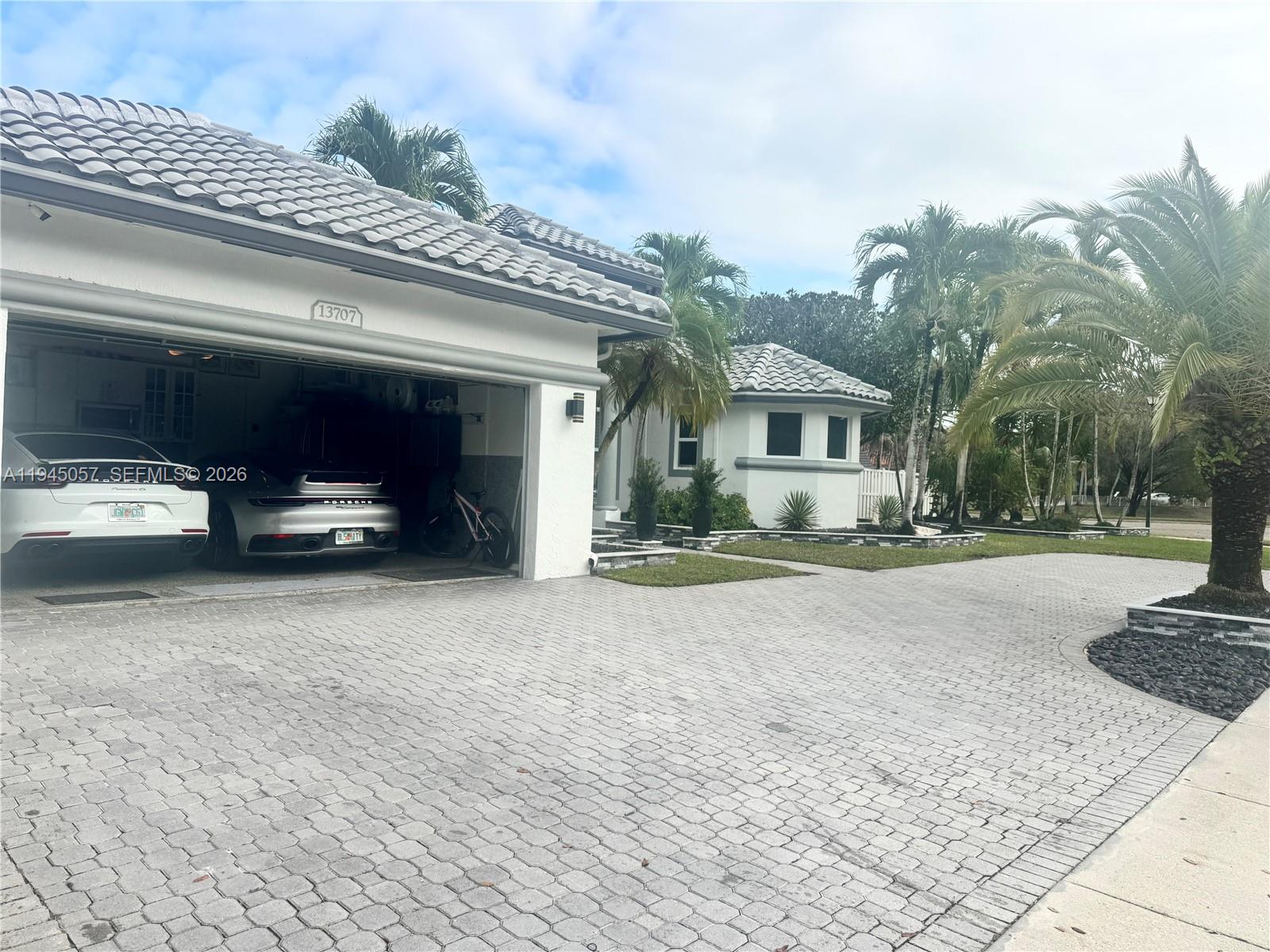 13707 NW 21st St, Pembroke Pines FL 33028