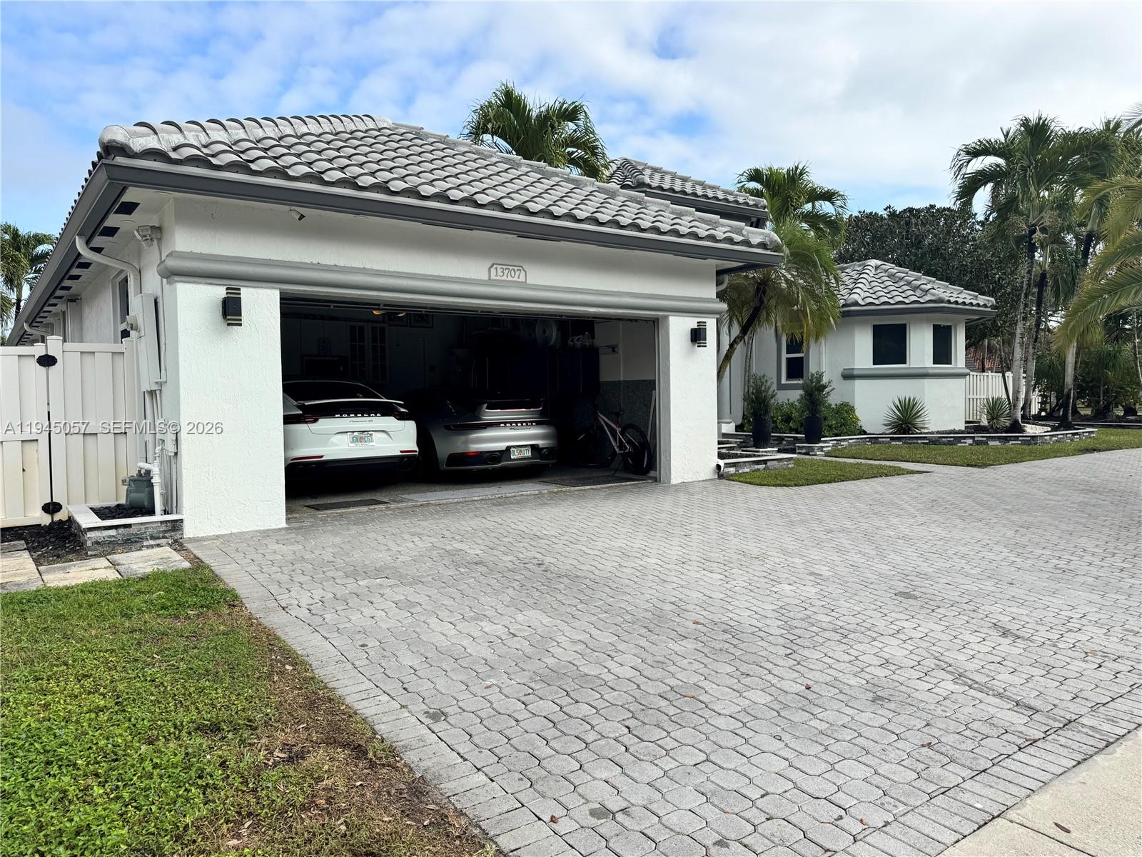13707 NW 21st St, Pembroke Pines FL 33028