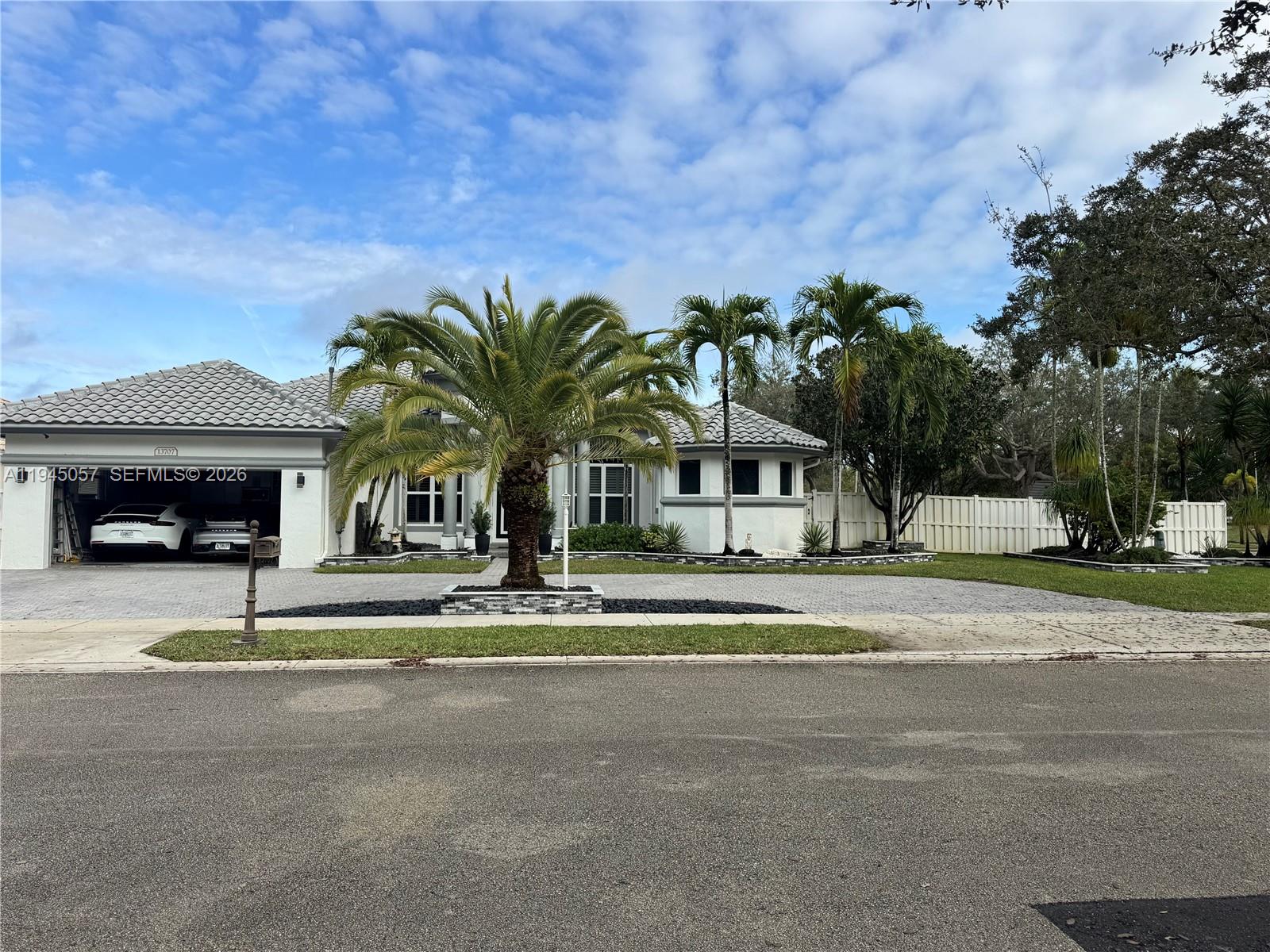 13707 NW 21st St, Pembroke Pines FL 33028