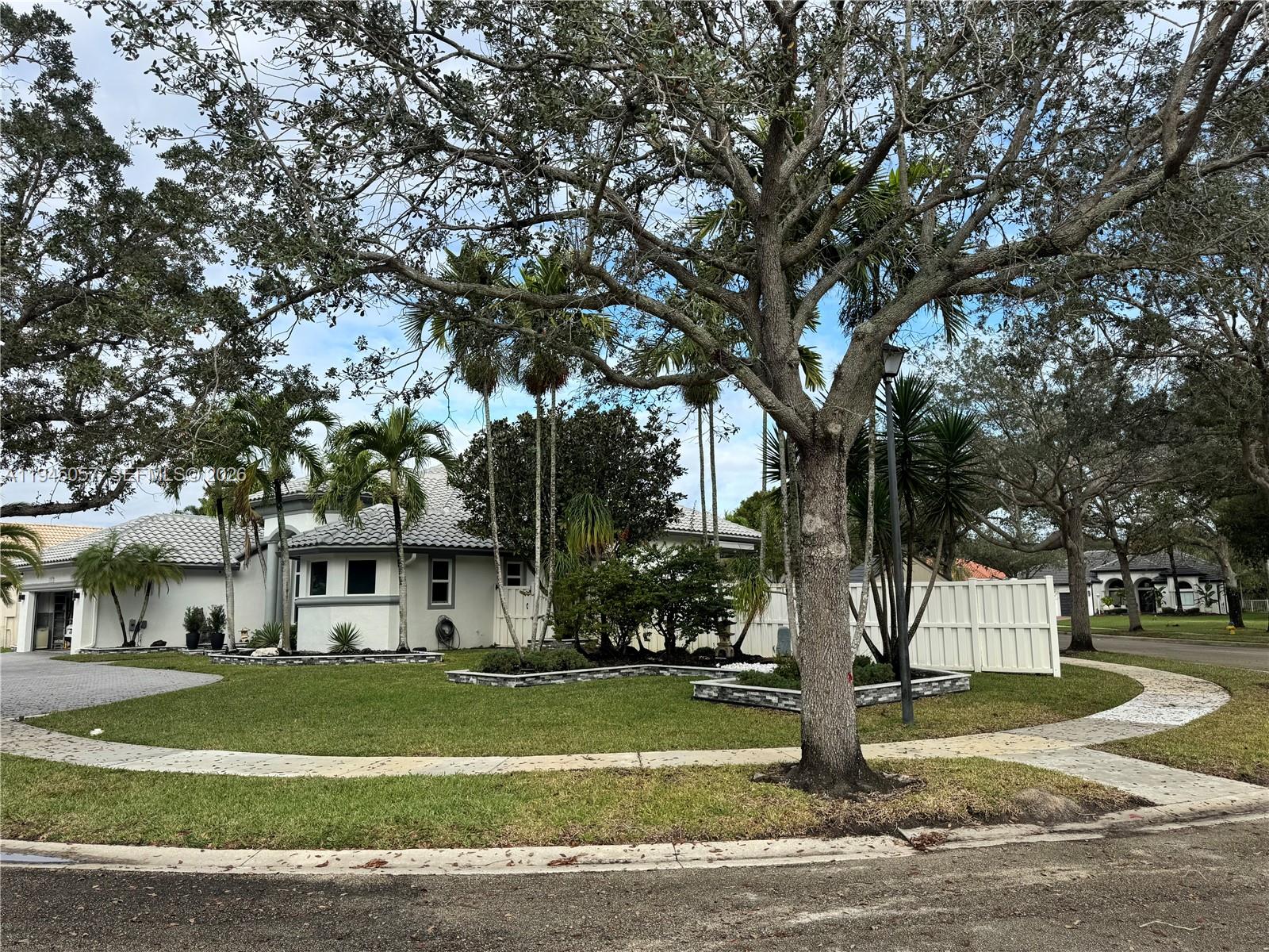 13707 NW 21st St, Pembroke Pines FL 33028
