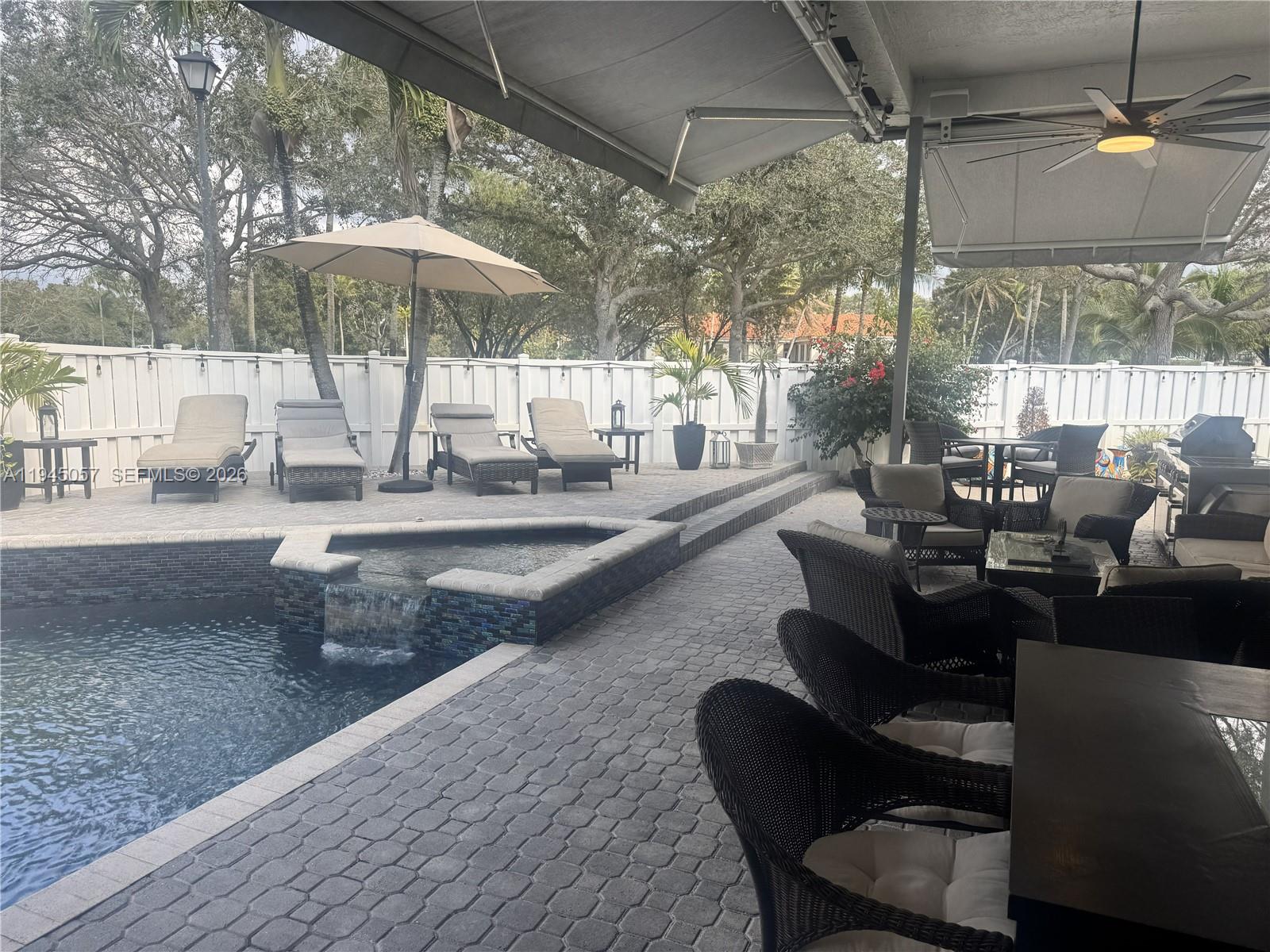 13707 NW 21st St, Pembroke Pines FL 33028