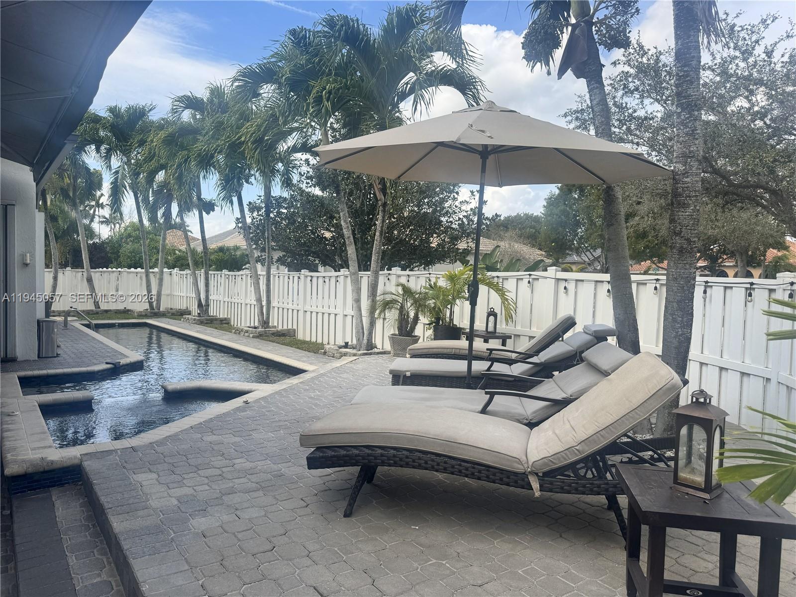 13707 NW 21st St, Pembroke Pines FL 33028