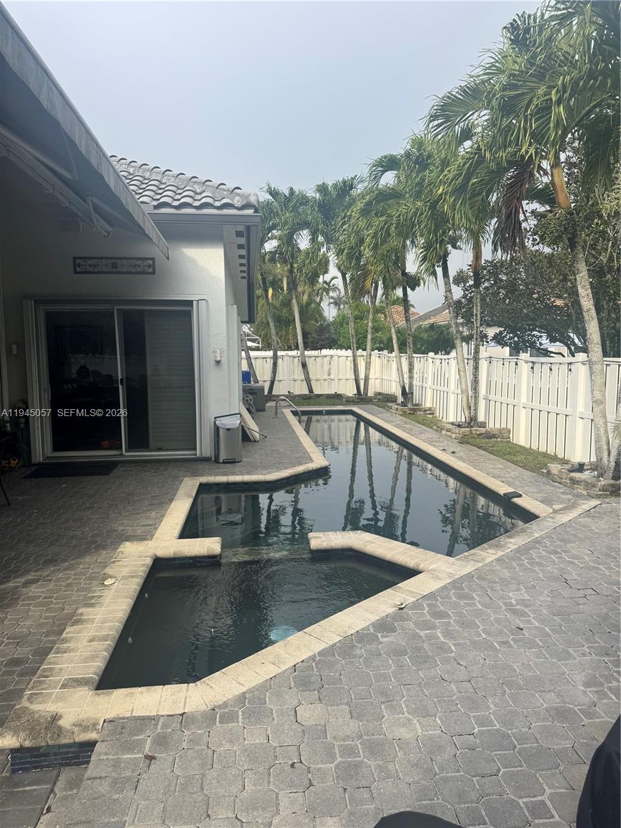 13707 NW 21st St, Pembroke Pines FL 33028