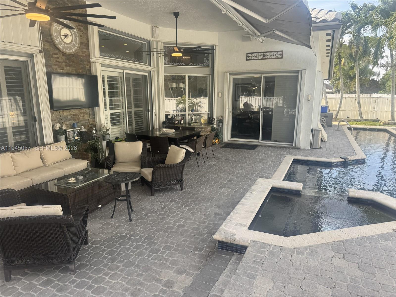 13707 NW 21st St, Pembroke Pines FL 33028