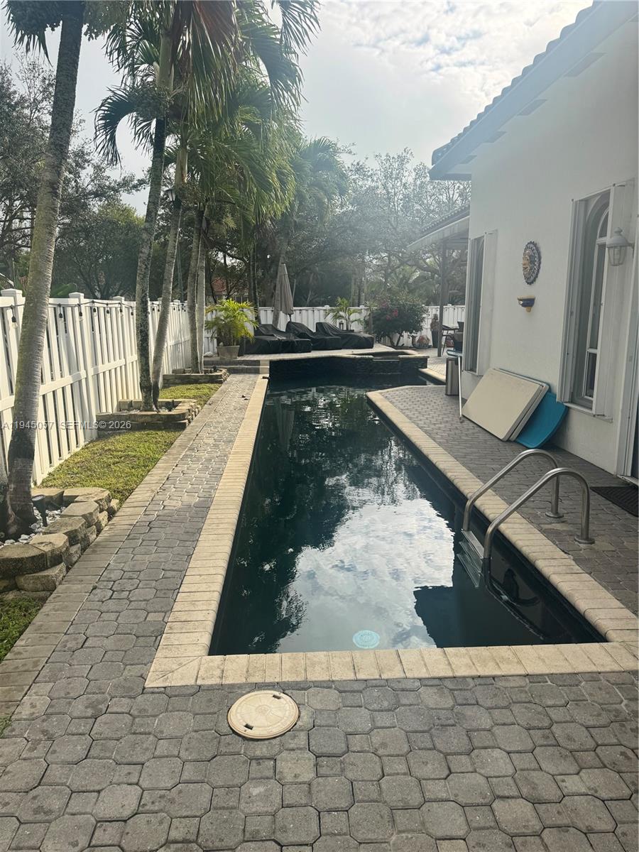13707 NW 21st St, Pembroke Pines FL 33028
