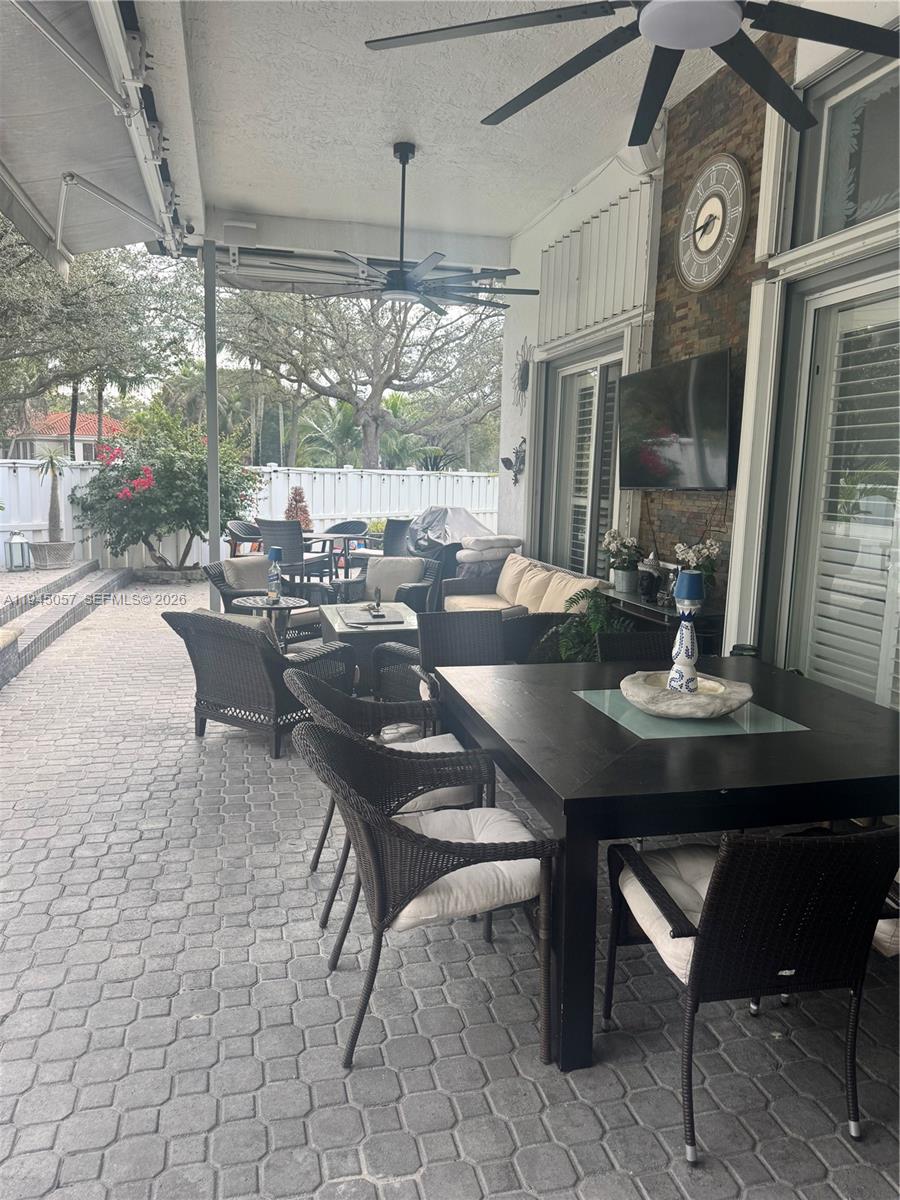 13707 NW 21st St, Pembroke Pines FL 33028