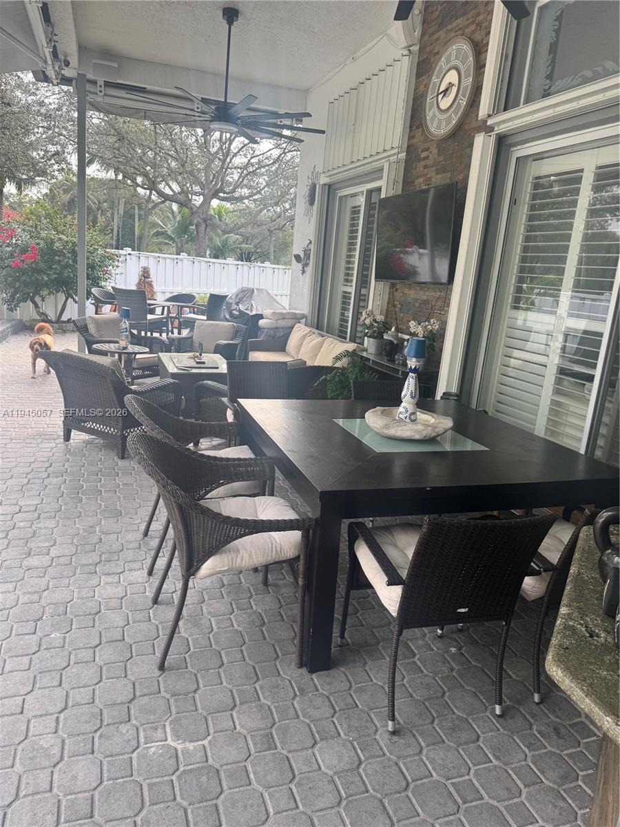 13707 NW 21st St, Pembroke Pines FL 33028