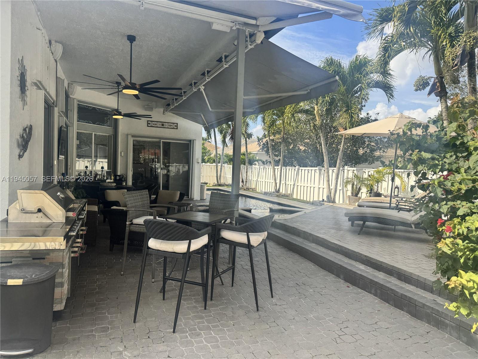 13707 NW 21st St, Pembroke Pines FL 33028