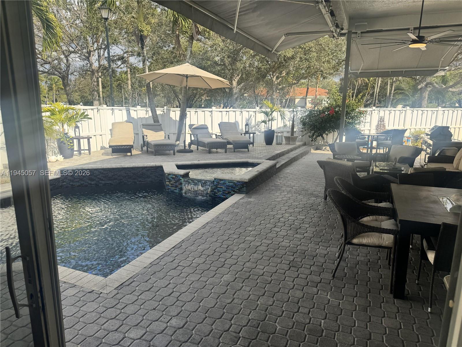 13707 NW 21st St, Pembroke Pines FL 33028