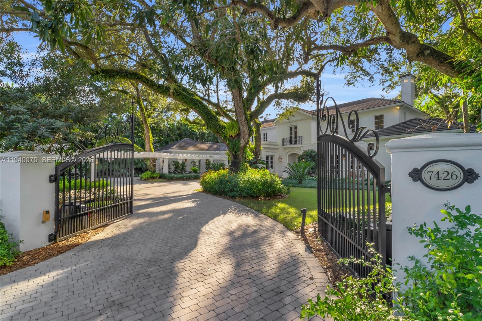 7426 SW 49th Pl, Miami FL 33143