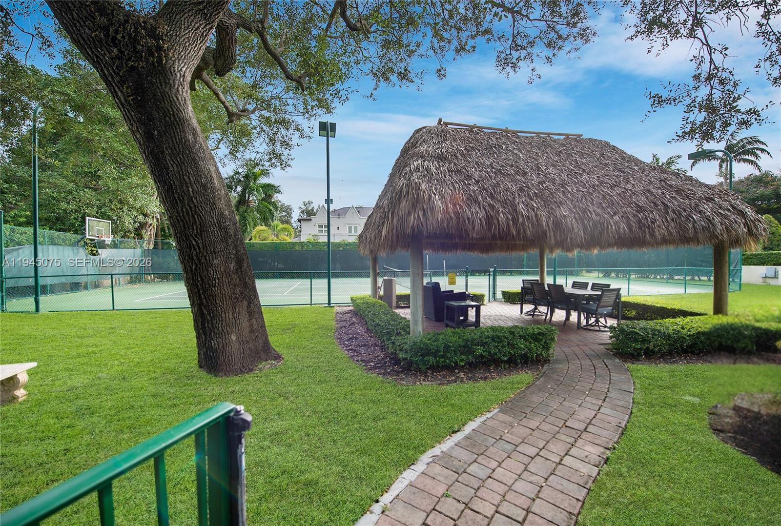 7426 SW 49th Pl, Miami FL 33143