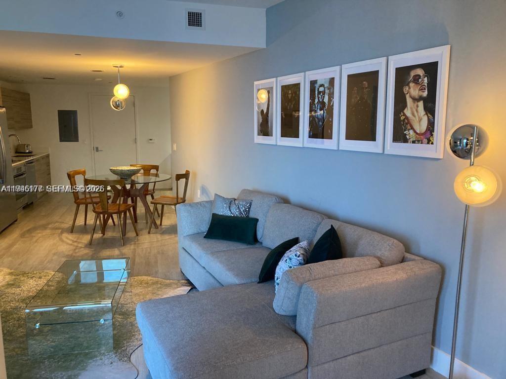 121 NE 34th St #1914, Miami FL 33137
