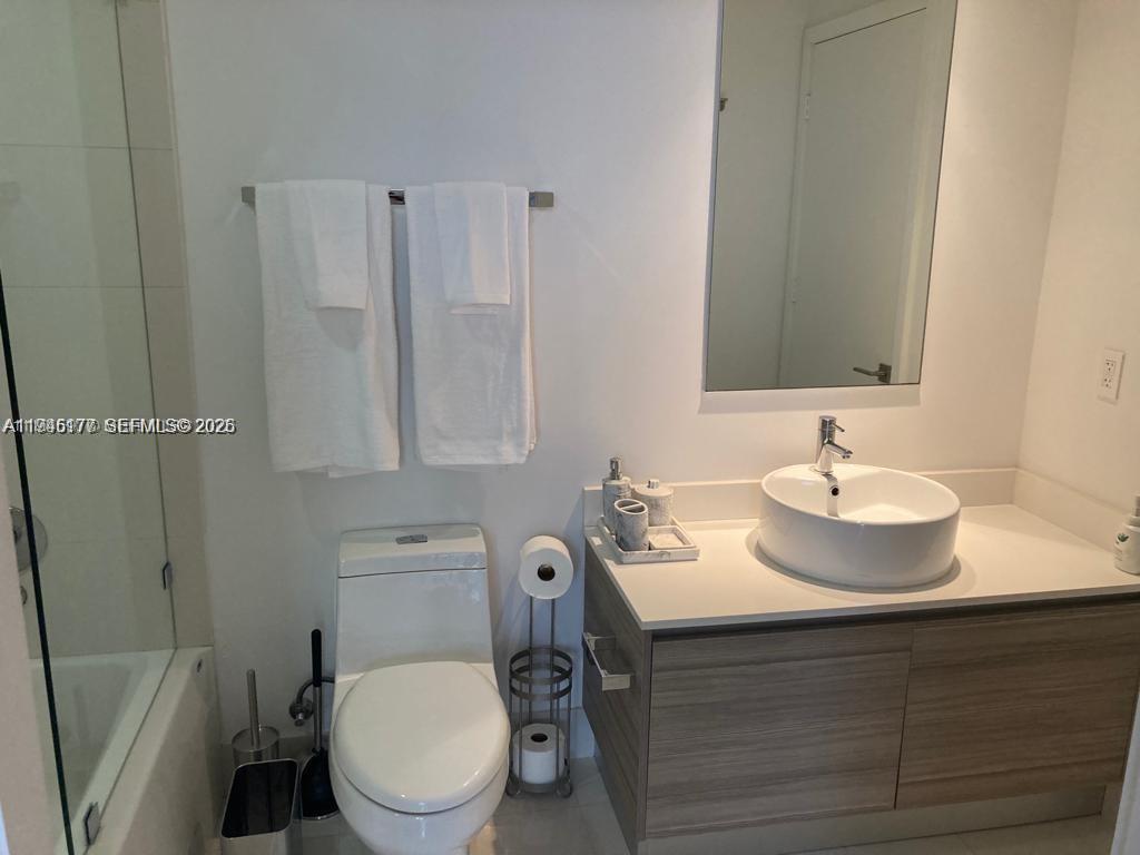 121 NE 34th St #1914, Miami FL 33137