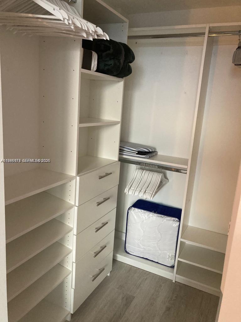 121 NE 34th St #1914, Miami FL 33137