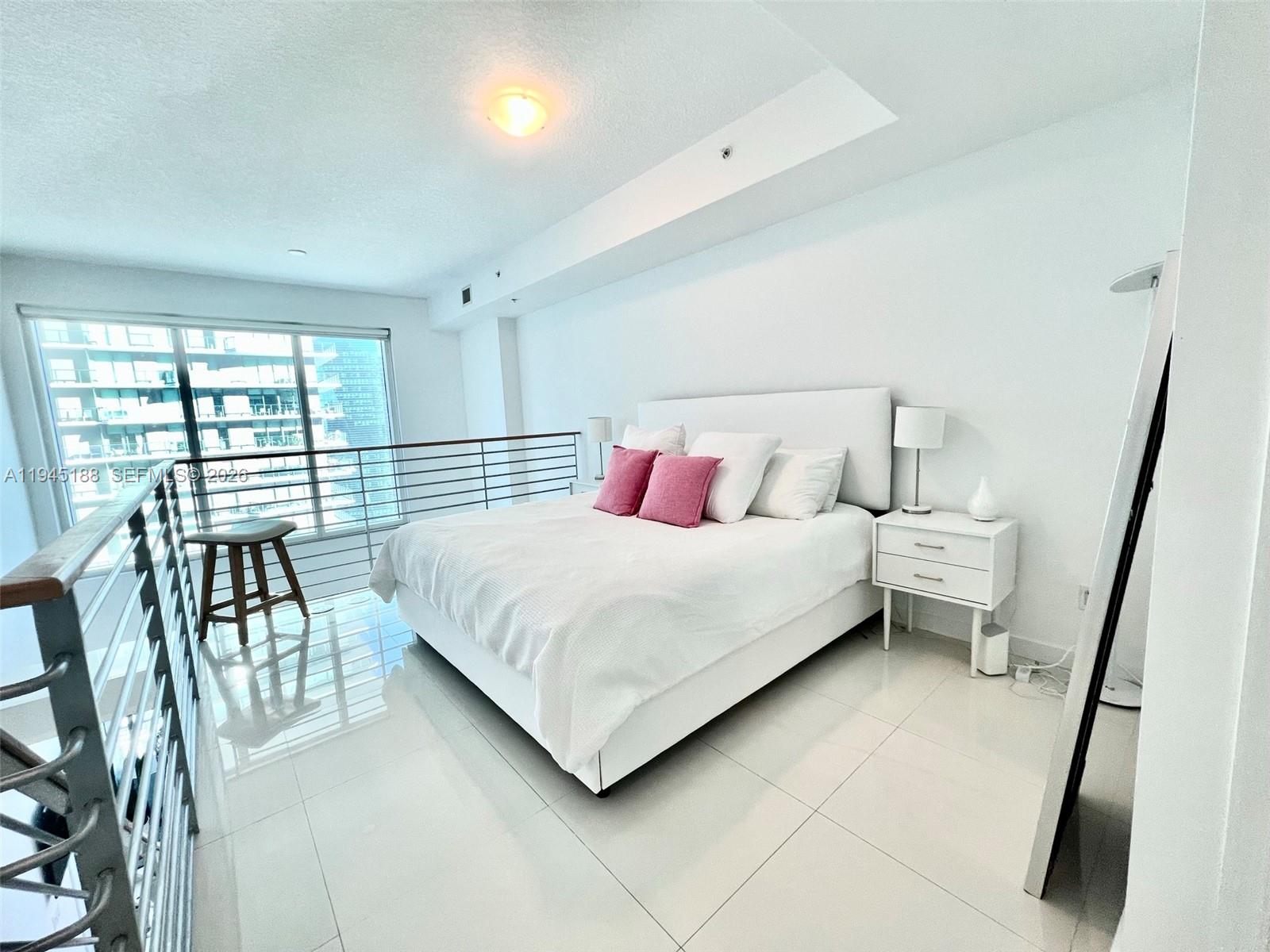 60 SW 13th St #2806, Miami FL 33130
