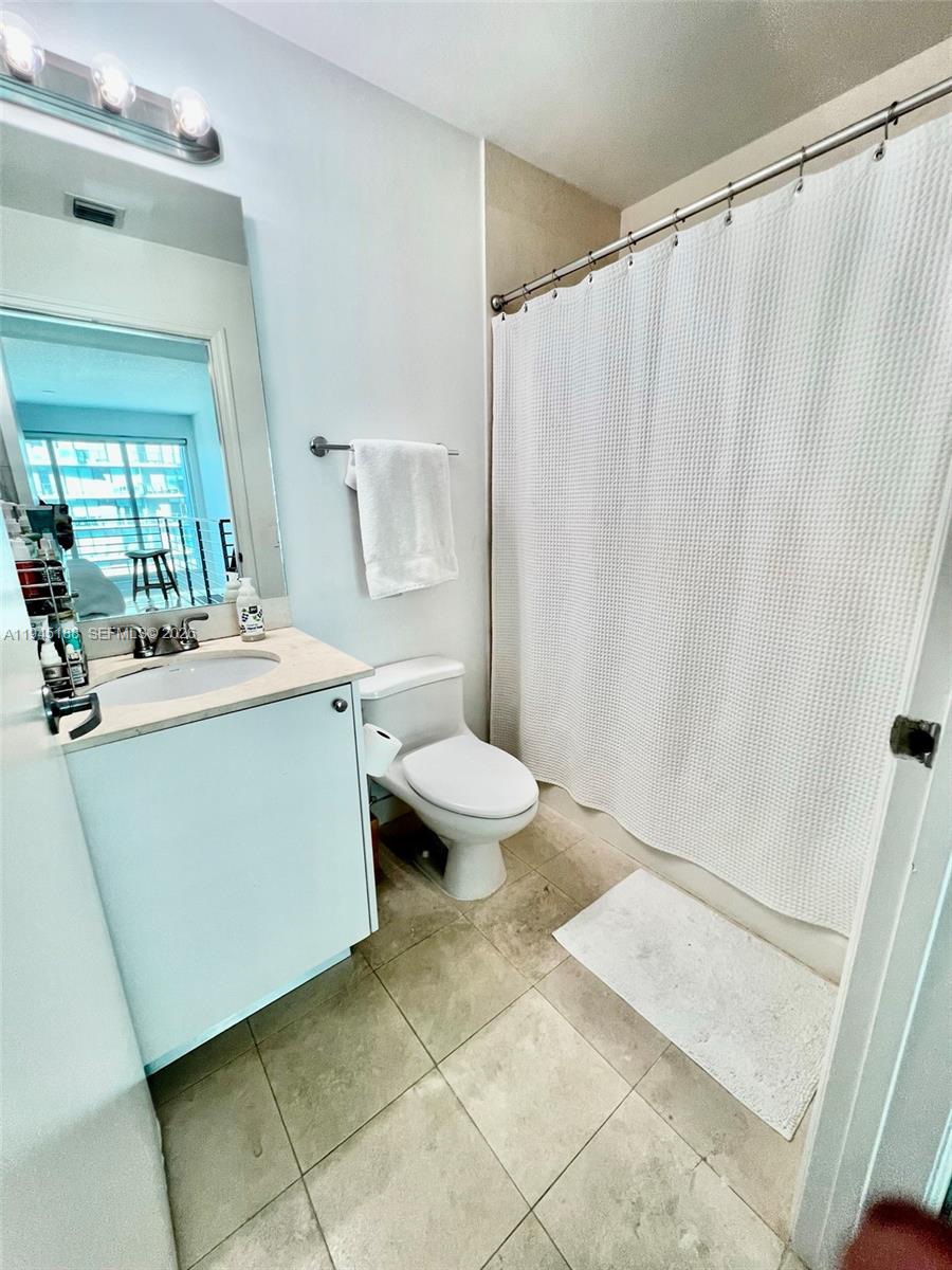 60 SW 13th St #2806, Miami FL 33130