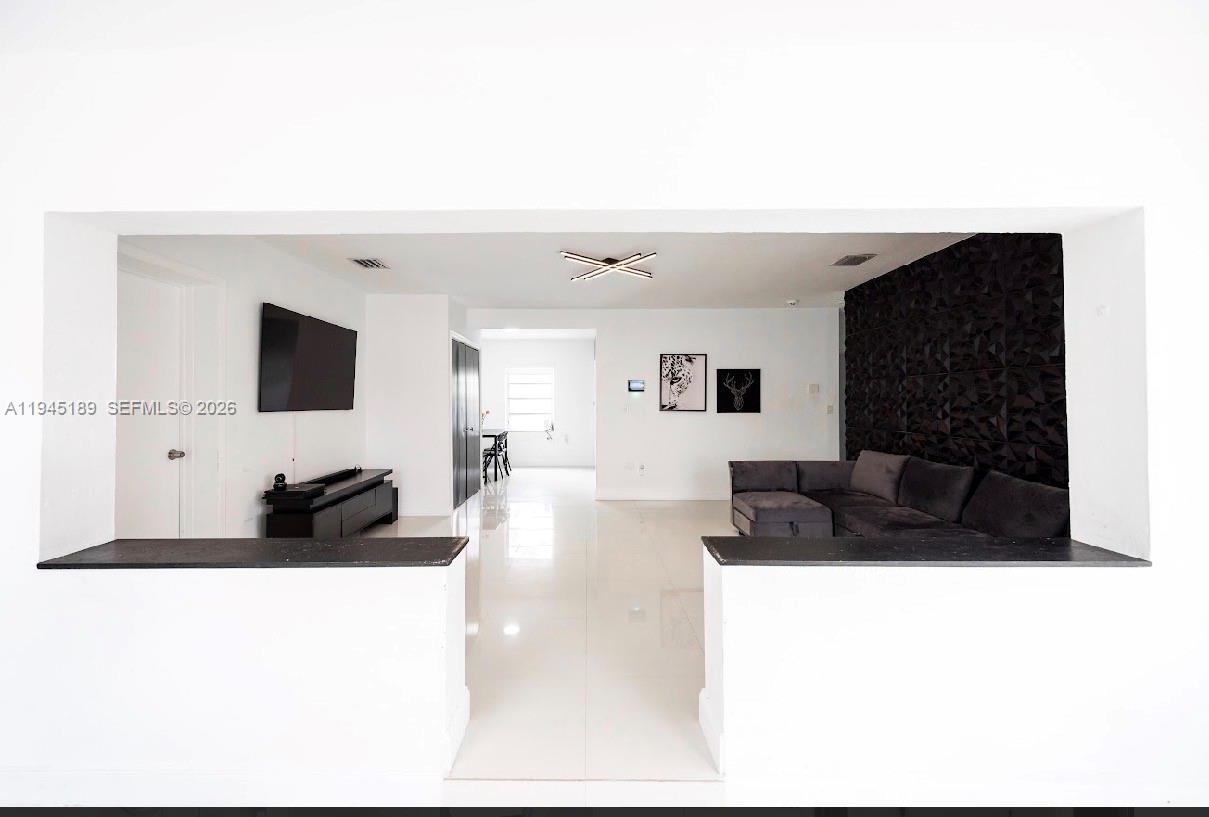 3135 NW 18th St, Miami FL 33125