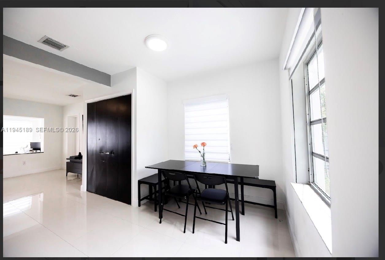 3135 NW 18th St, Miami FL 33125