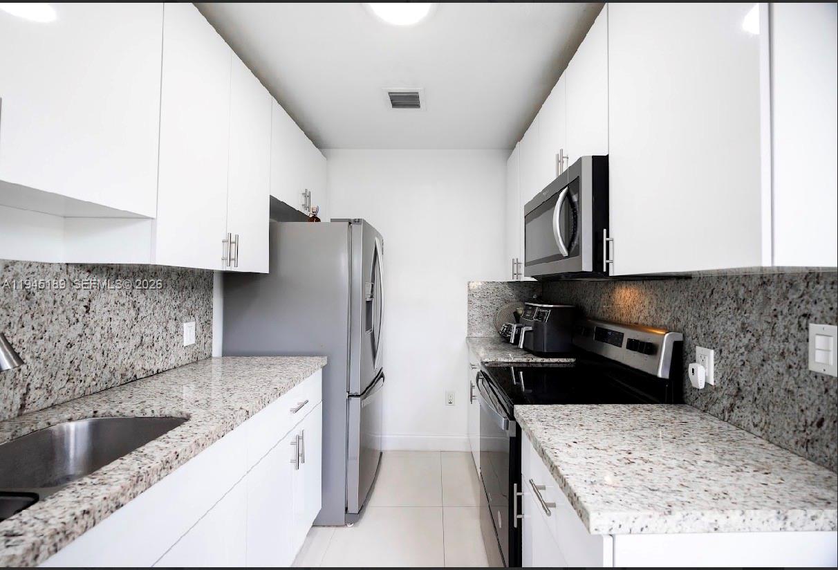 3135 NW 18th St, Miami FL 33125