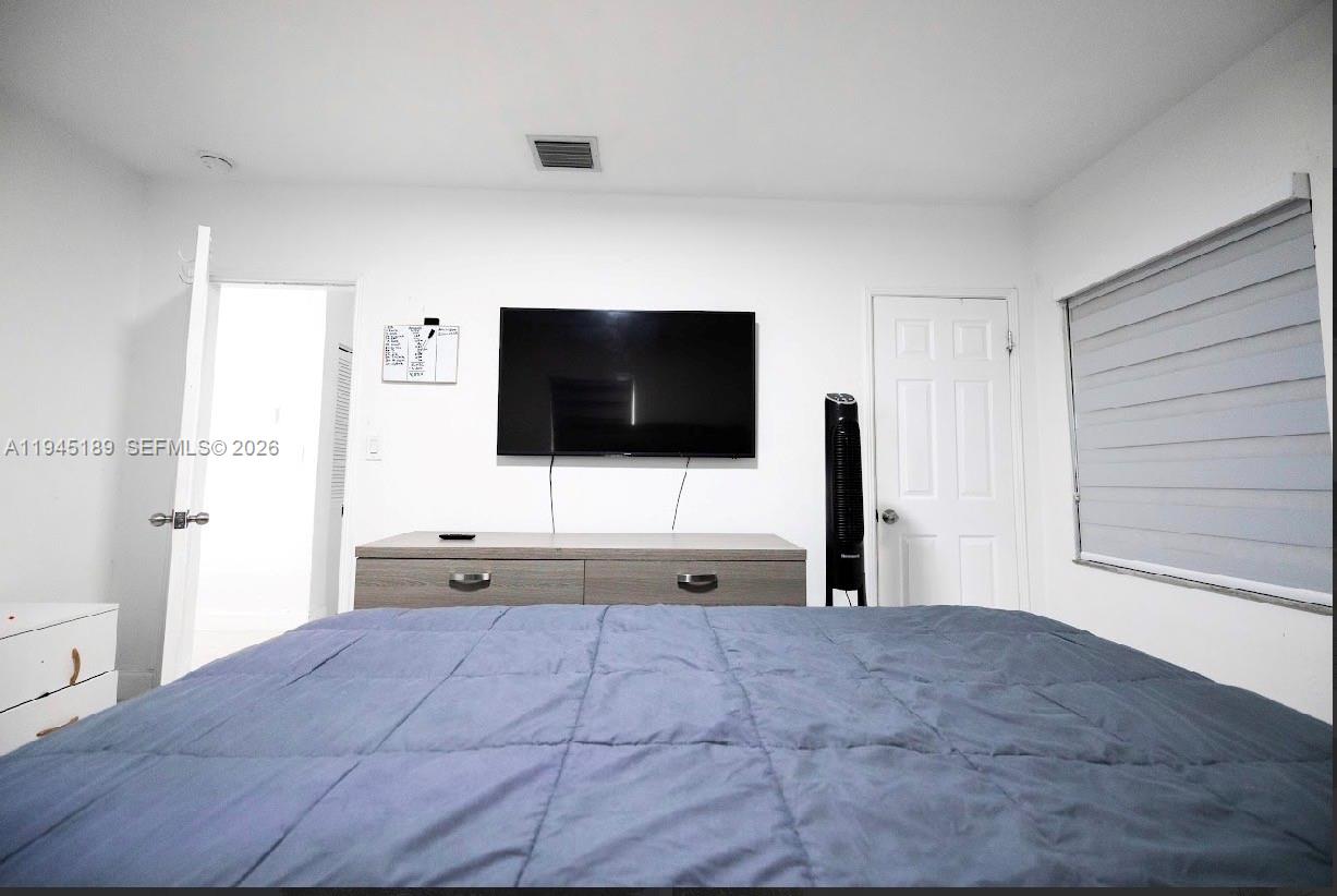 3135 NW 18th St, Miami FL 33125
