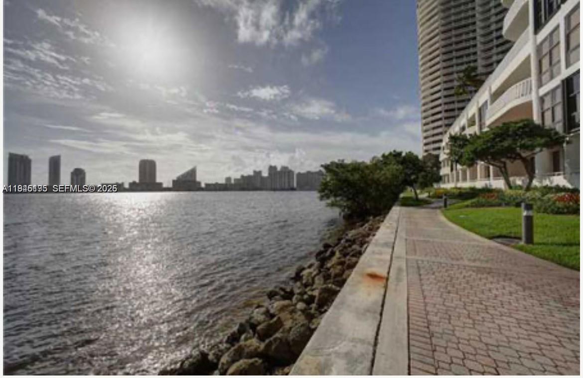 3000 Island Blvd #325, Aventura FL 33160