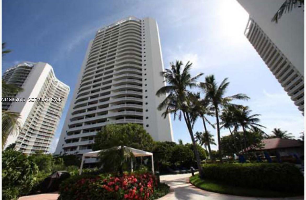 3000 Island Blvd #325, Aventura FL 33160