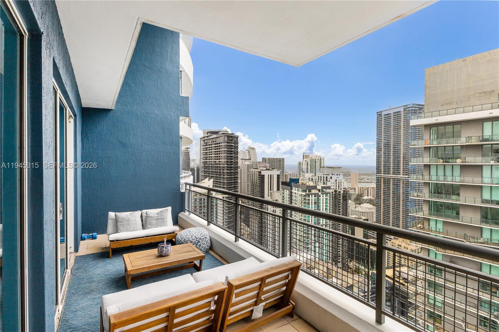 60 SW 13th St #5012, Miami FL 33130