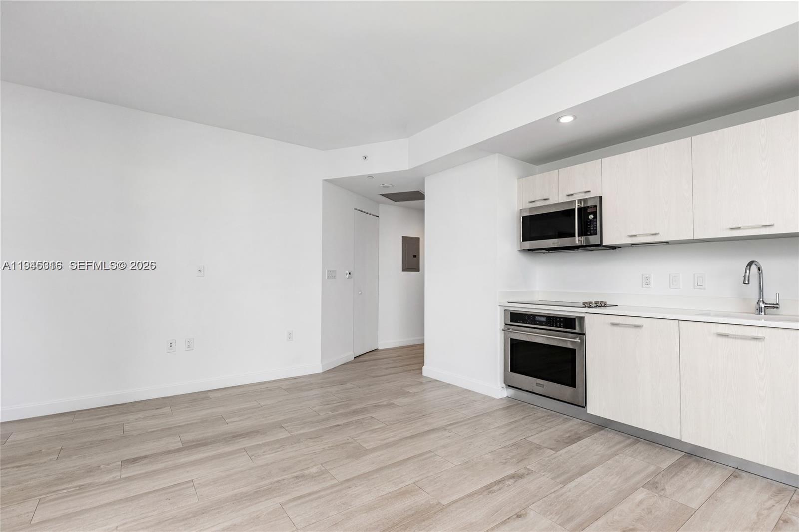 55 SW 9th St #1608, Miami FL 33130