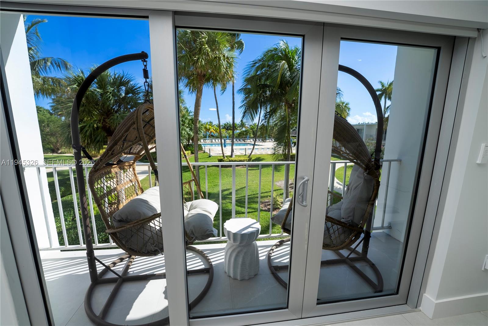 881 Ocean Dr #TH15, Key Biscayne FL 33149